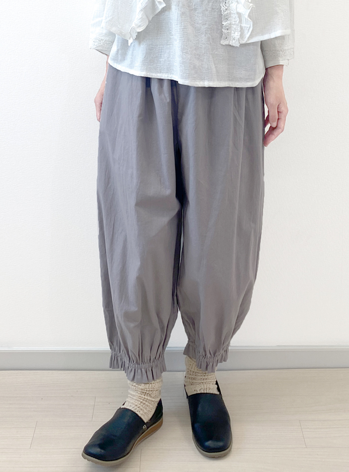 MAGALI 天日干しコットン 裾ギャザーパンツ グレー 新品タグ付き