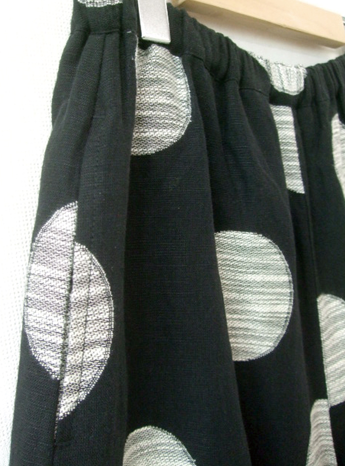 新品タグ付き 慈雨 コットンジャガードバルーンパンツ 総柄 ブラック 新品タグ付き 慈雨 コットンジャガードバルーンパンツ 総柄